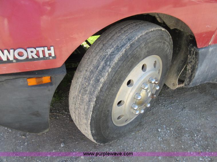 image for item I4596 1988 Kenworth T600 grain truck