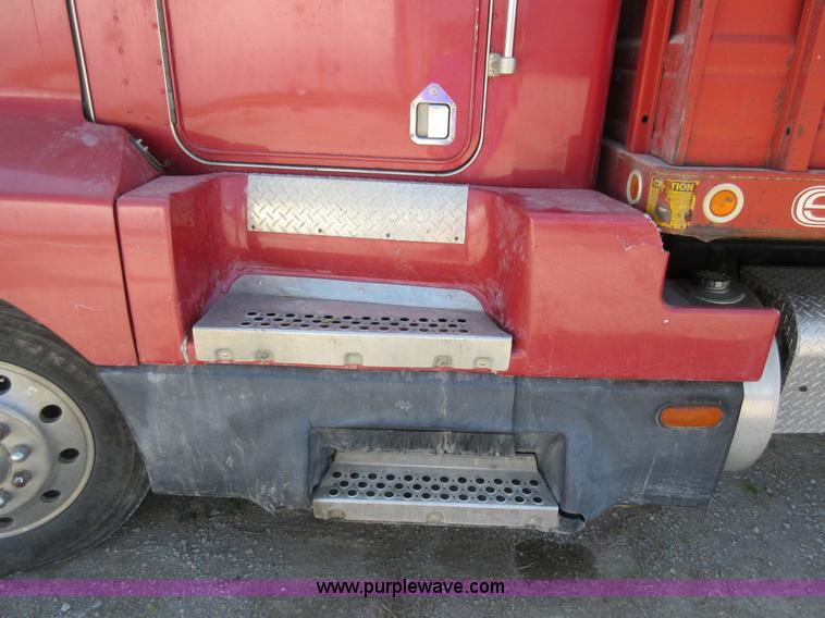 image for item I4596 1988 Kenworth T600 grain truck