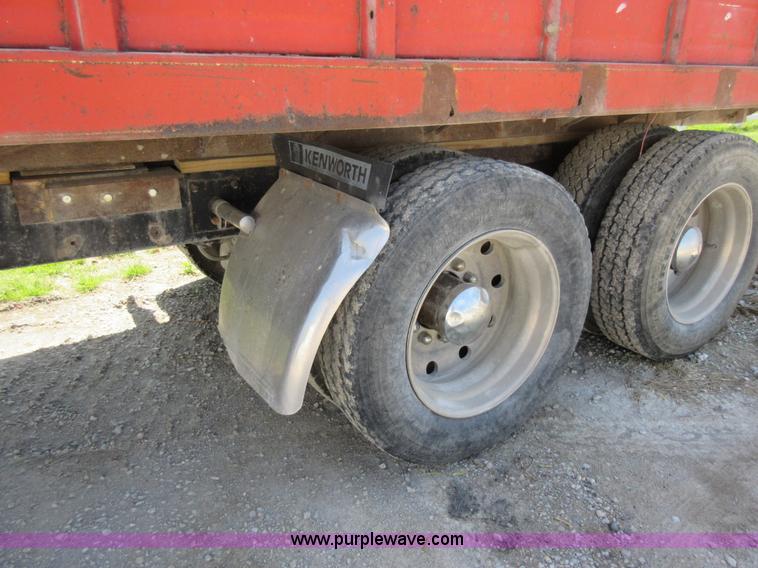 image for item I4596 1988 Kenworth T600 grain truck