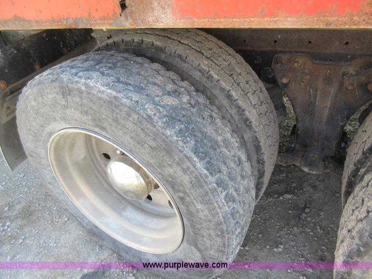 image for item I4596 1988 Kenworth T600 grain truck