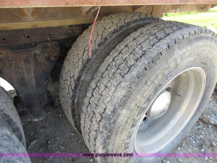 image for item I4596 1988 Kenworth T600 grain truck