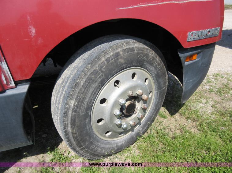 image for item I4596 1988 Kenworth T600 grain truck