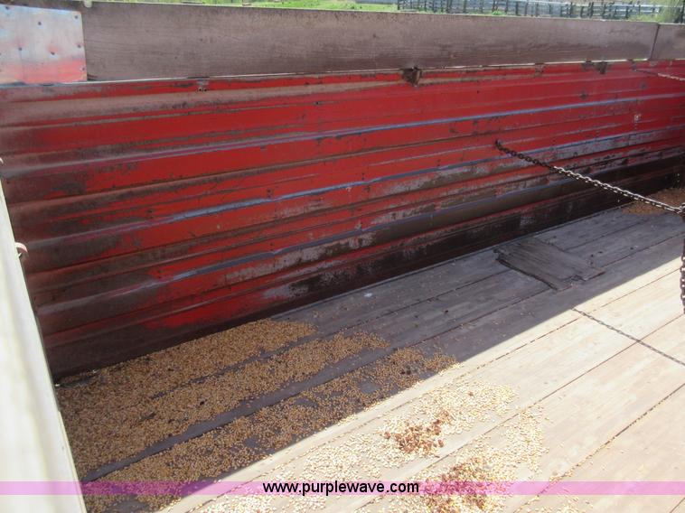 image for item I4596 1988 Kenworth T600 grain truck