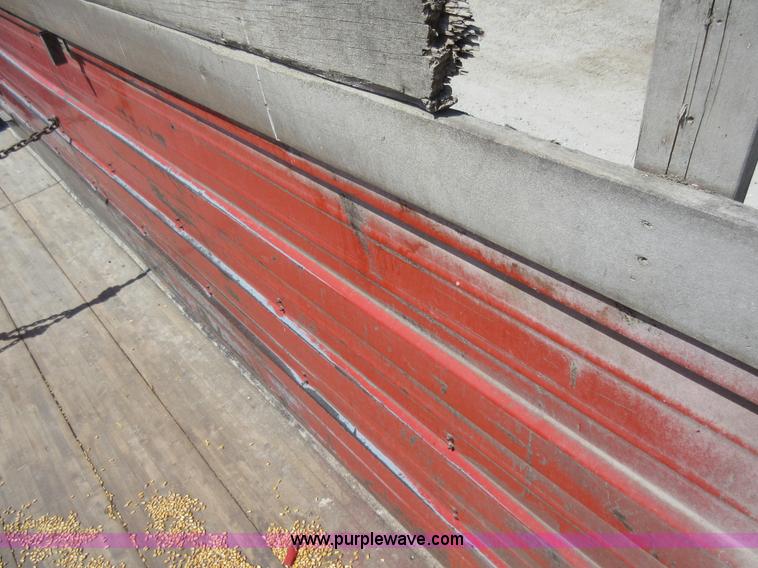 image for item I4596 1988 Kenworth T600 grain truck