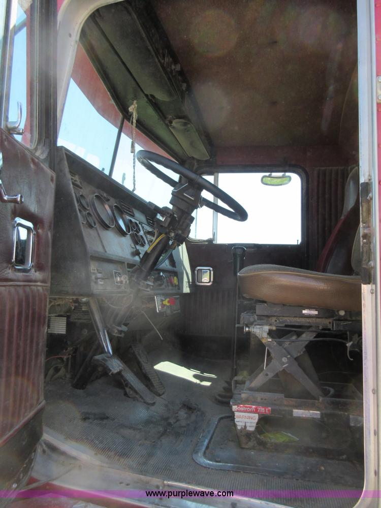 image for item I4596 1988 Kenworth T600 grain truck