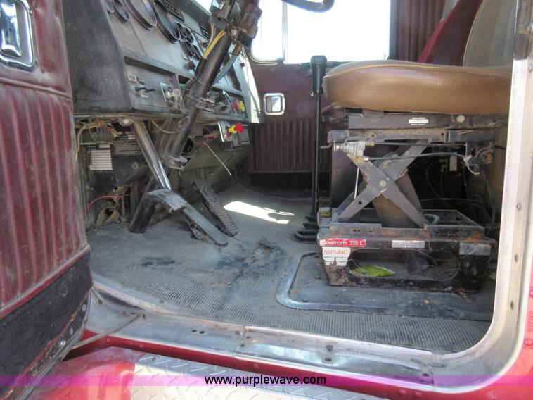 image for item I4596 1988 Kenworth T600 grain truck