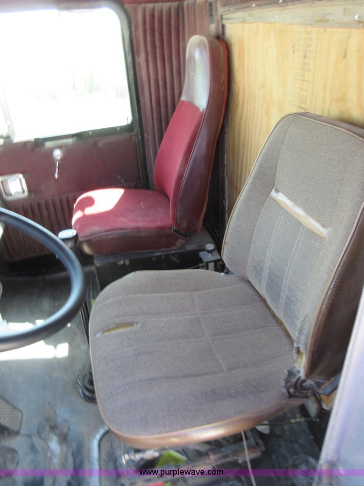 image for item I4596 1988 Kenworth T600 grain truck