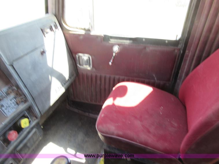 image for item I4596 1988 Kenworth T600 grain truck