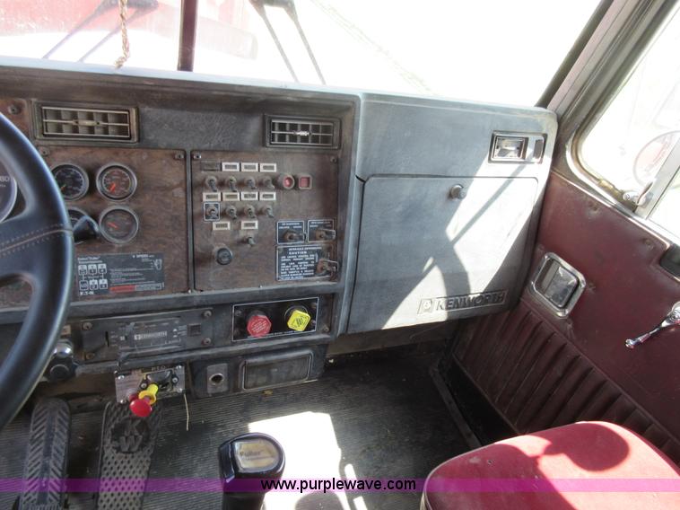 image for item I4596 1988 Kenworth T600 grain truck