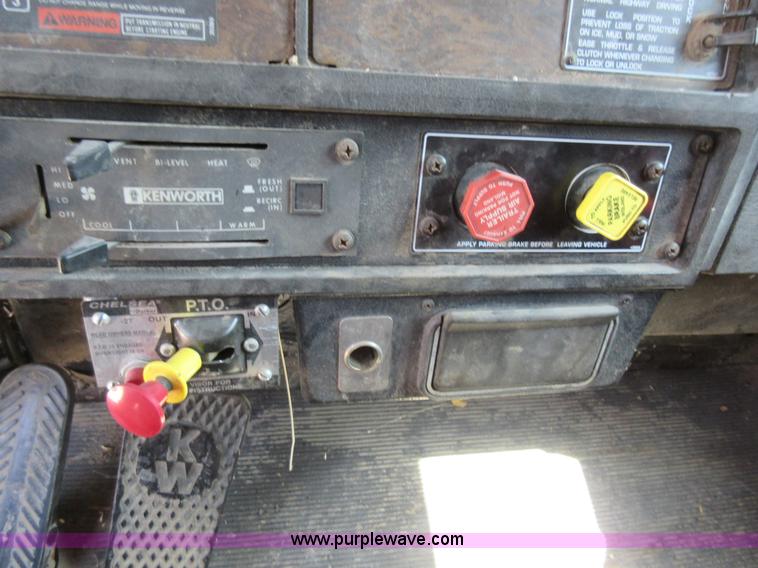 image for item I4596 1988 Kenworth T600 grain truck