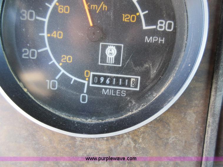image for item I4596 1988 Kenworth T600 grain truck