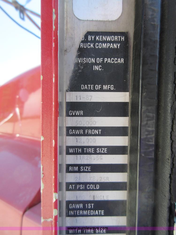 image for item I4596 1988 Kenworth T600 grain truck