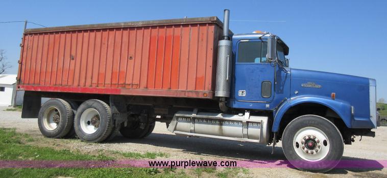 image for item I4597 1991 Freightliner FLD120SD grain truck