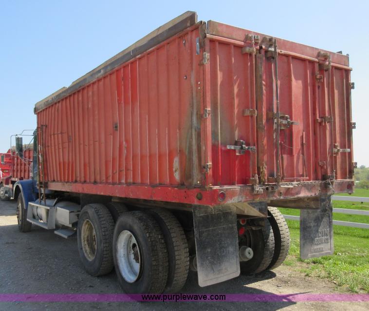 image for item I4597 1991 Freightliner FLD120SD grain truck