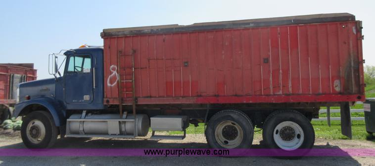 image for item I4597 1991 Freightliner FLD120SD grain truck