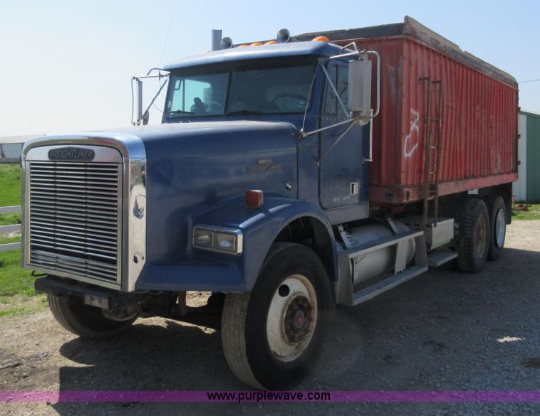 image for item I4597 1991 Freightliner FLD120SD grain truck