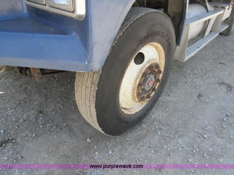 image for item I4597 1991 Freightliner FLD120SD grain truck