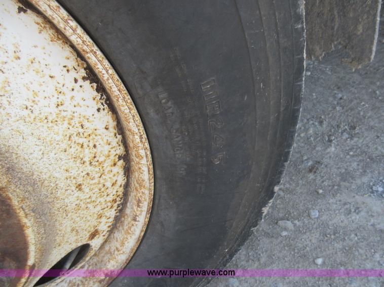 image for item I4597 1991 Freightliner FLD120SD grain truck