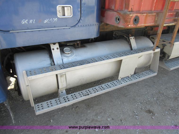 image for item I4597 1991 Freightliner FLD120SD grain truck
