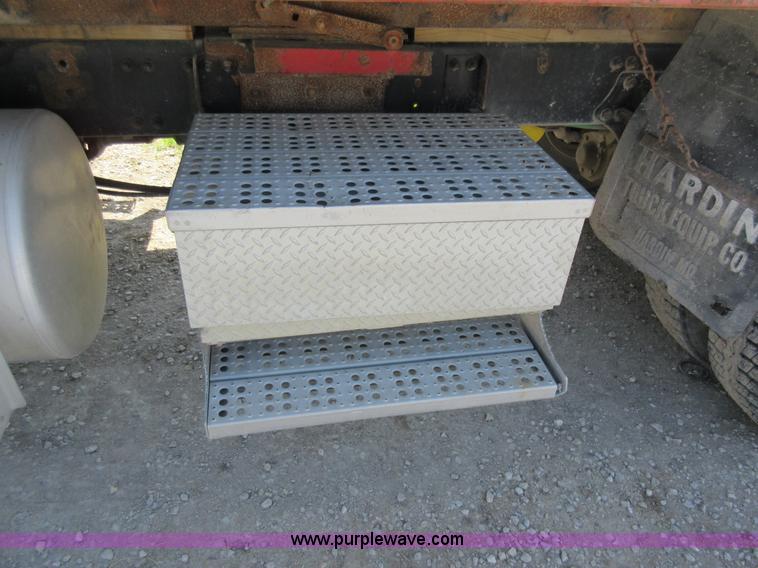 image for item I4597 1991 Freightliner FLD120SD grain truck