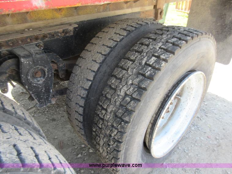 image for item I4597 1991 Freightliner FLD120SD grain truck