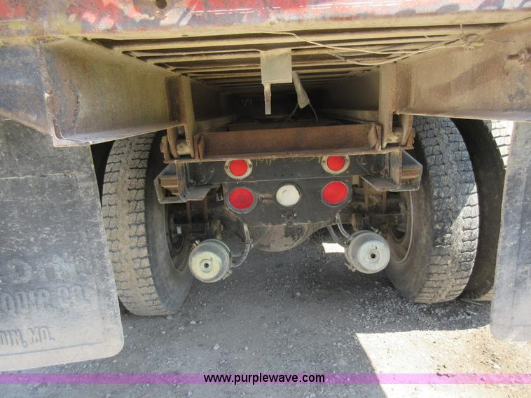 image for item I4597 1991 Freightliner FLD120SD grain truck