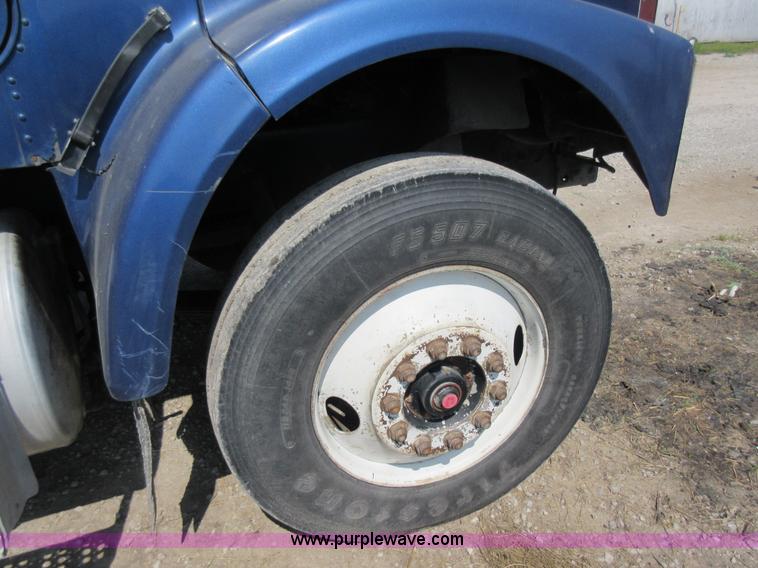 image for item I4597 1991 Freightliner FLD120SD grain truck