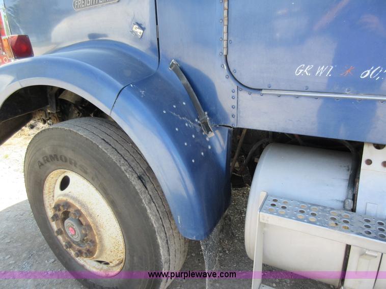 image for item I4597 1991 Freightliner FLD120SD grain truck