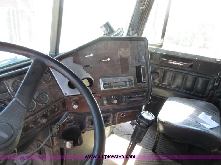 image for item I4597 1991 Freightliner FLD120SD grain truck