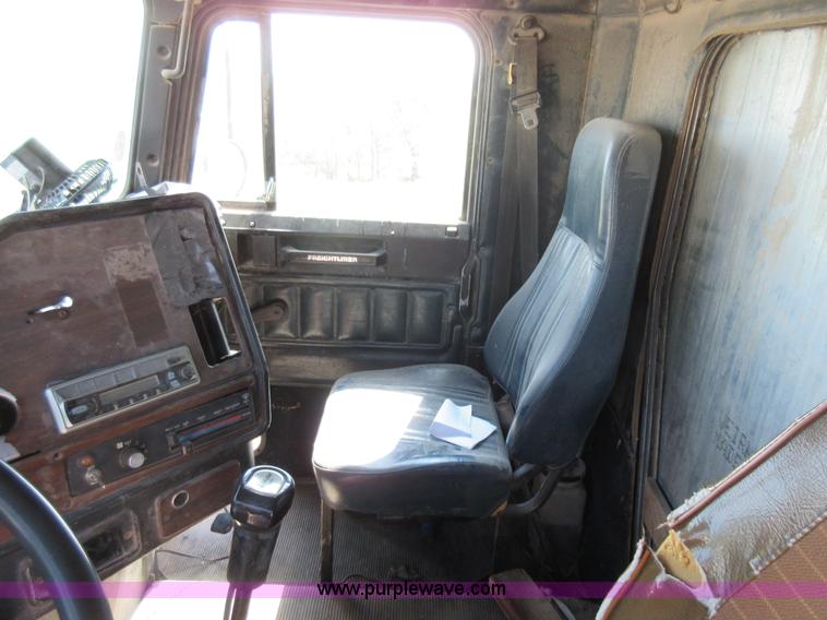 image for item I4597 1991 Freightliner FLD120SD grain truck