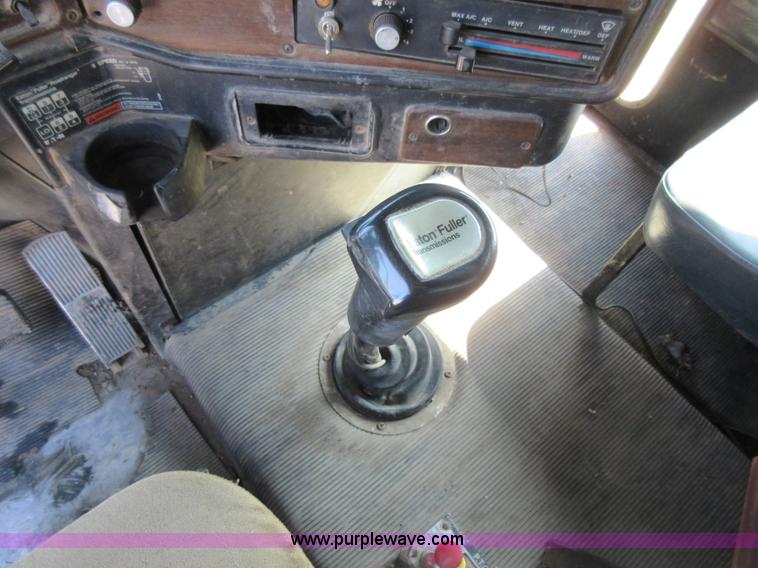 image for item I4597 1991 Freightliner FLD120SD grain truck