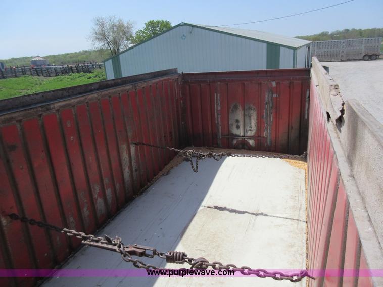 image for item I4597 1991 Freightliner FLD120SD grain truck