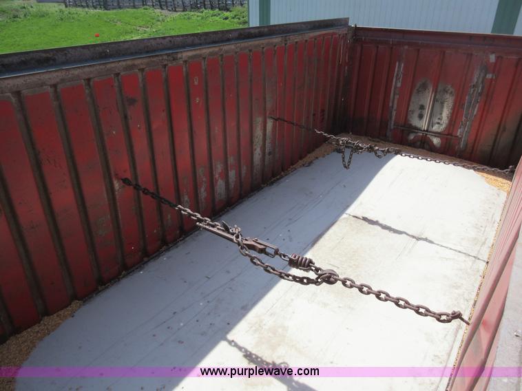 image for item I4597 1991 Freightliner FLD120SD grain truck