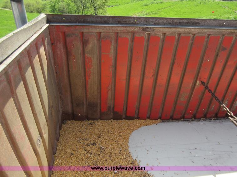 image for item I4597 1991 Freightliner FLD120SD grain truck