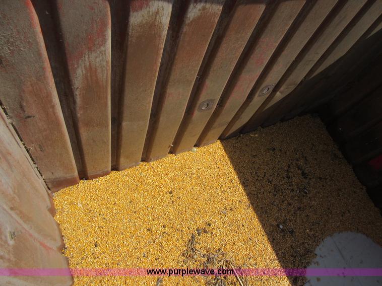 image for item I4597 1991 Freightliner FLD120SD grain truck