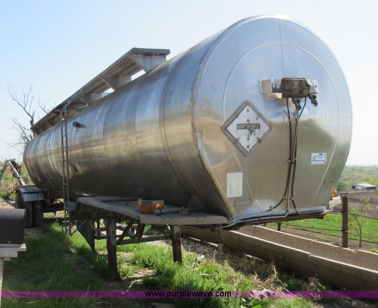 image for item I4602 1970 Heil tanker trailer