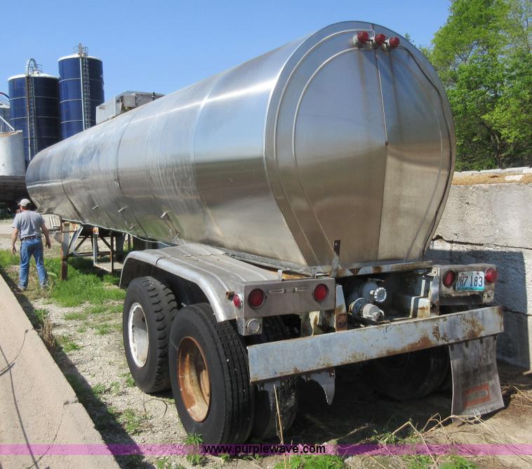 image for item I4602 1970 Heil tanker trailer