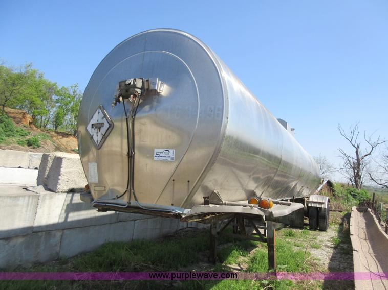 image for item I4602 1970 Heil tanker trailer
