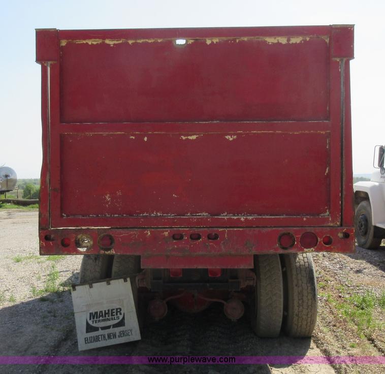 image for item I4603 1988 International F2375 grain truck