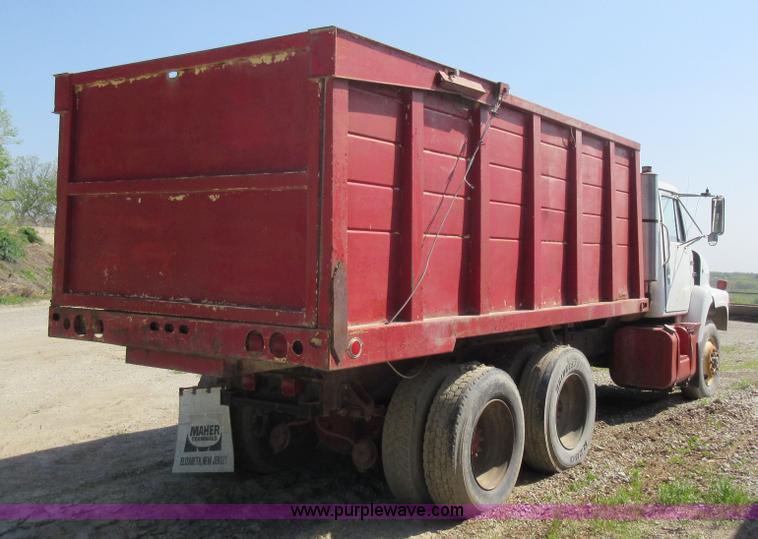 image for item I4603 1988 International F2375 grain truck
