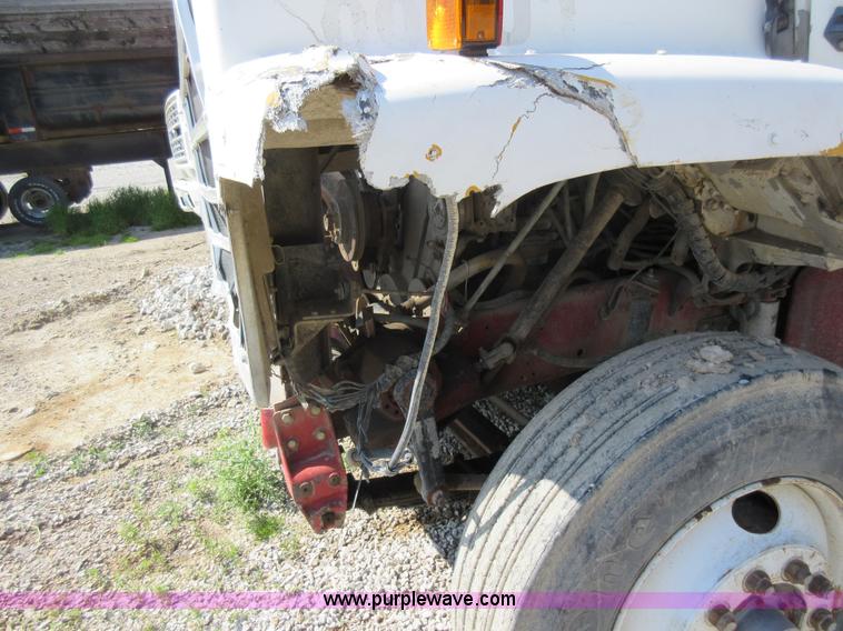 image for item I4603 1988 International F2375 grain truck