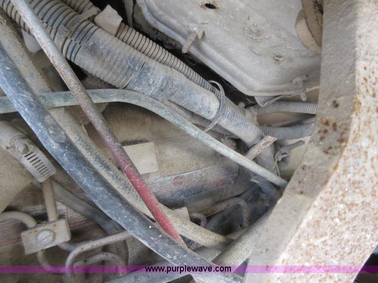 image for item I4603 1988 International F2375 grain truck