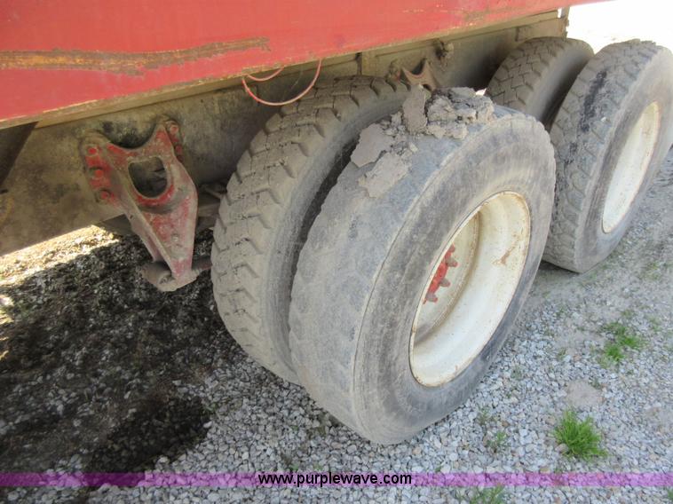 image for item I4603 1988 International F2375 grain truck