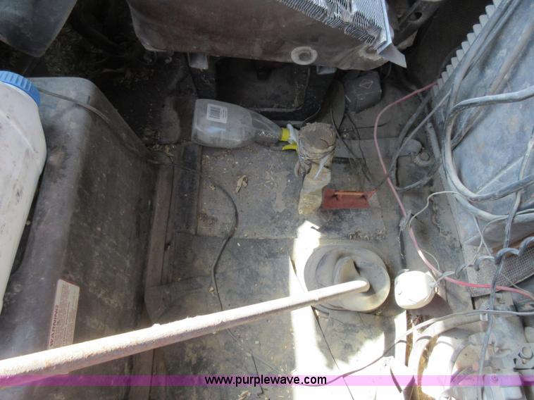 image for item I4603 1988 International F2375 grain truck