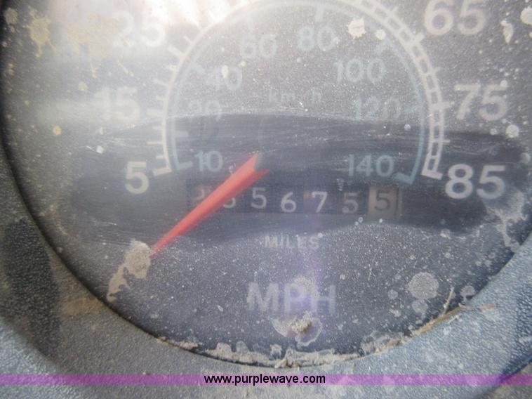 image for item I4603 1988 International F2375 grain truck