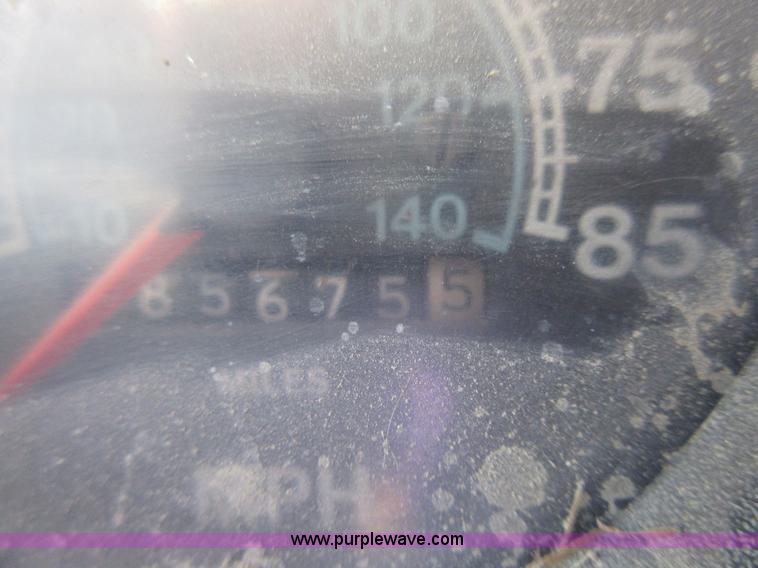 image for item I4603 1988 International F2375 grain truck