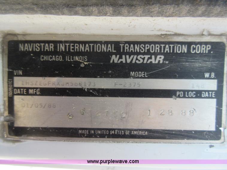 image for item I4603 1988 International F2375 grain truck