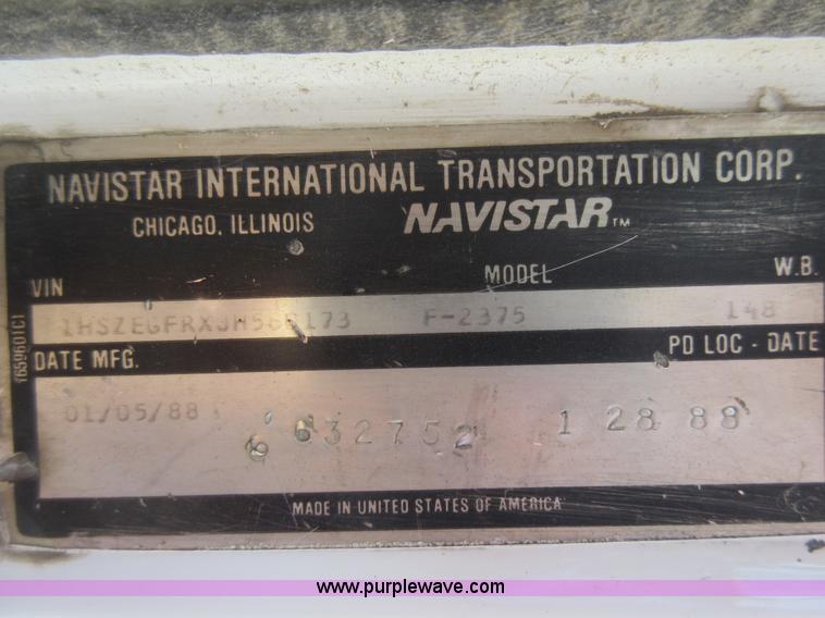 image for item I4603 1988 International F2375 grain truck