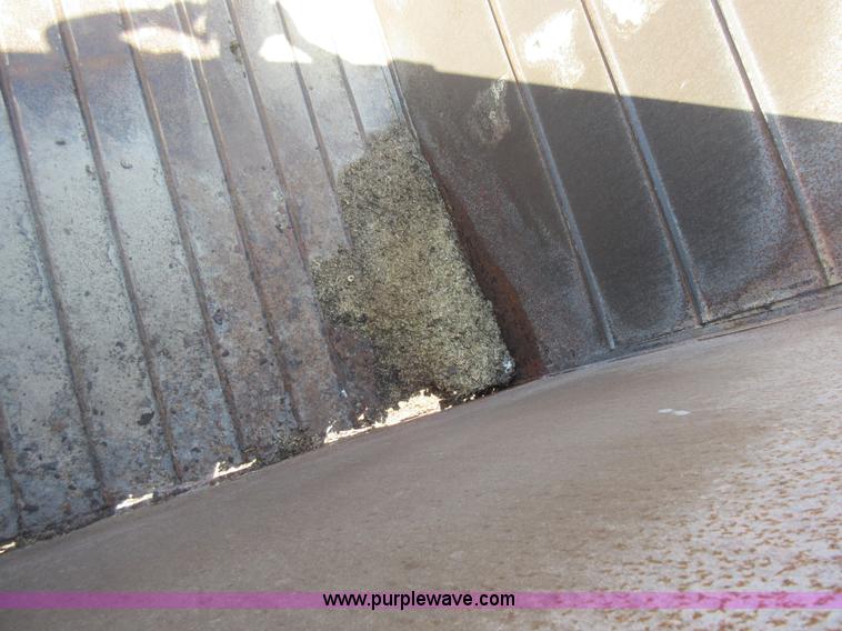 image for item I4603 1988 International F2375 grain truck