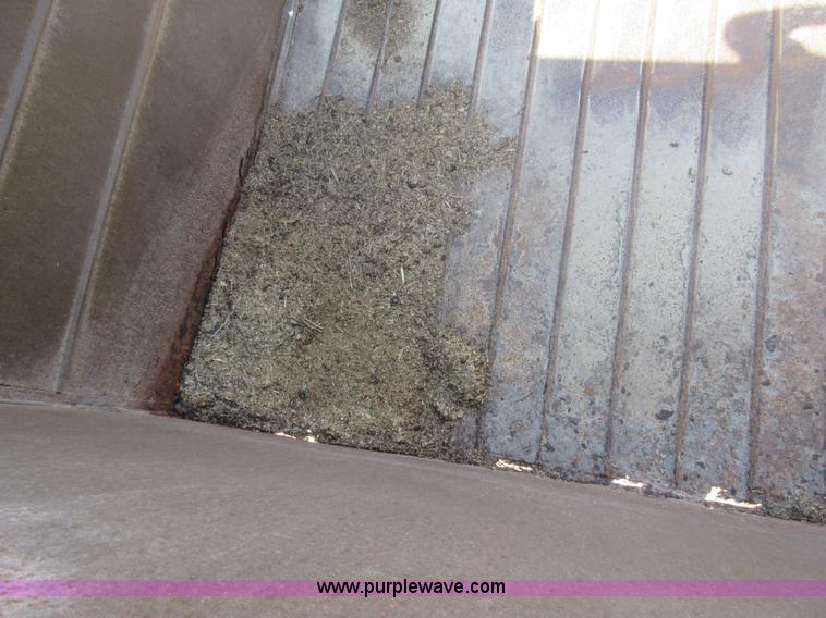 image for item I4603 1988 International F2375 grain truck